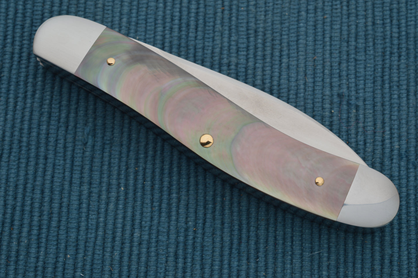 Tom Overeynder 2-Blade Serpentine Trapper, Black Lip Pearl and Gold Hardware