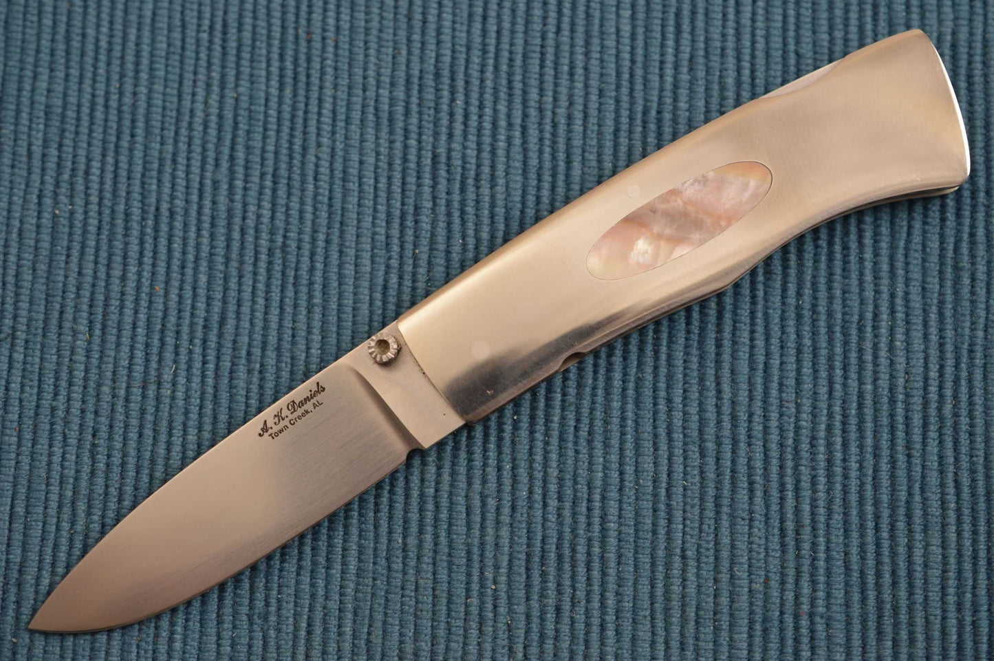 Alex Daniels Lock-Back Gents Folder, Pearl Escutcheons (SOLD)