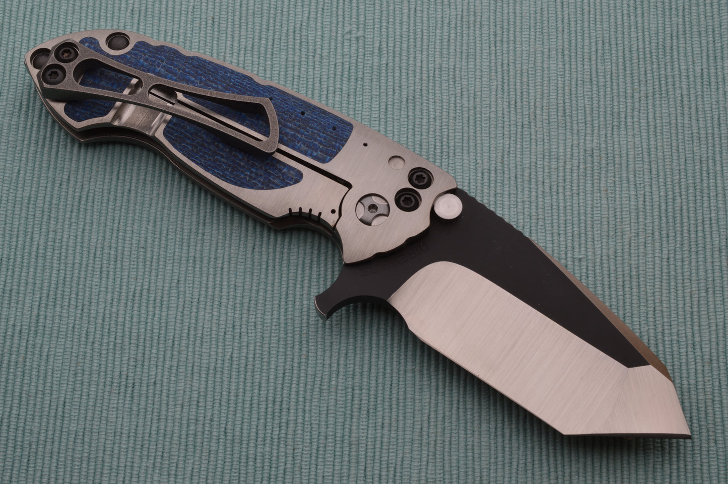 Direware SOLO Flipper, Blue Silver Twill Inserts, Satin Blade Black Ceramic Flats