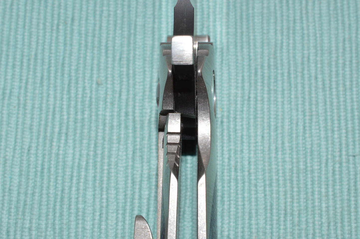 Direware SOLO Flipper, Blue Silver Twill Inserts, Satin Blade Black Ceramic Flats