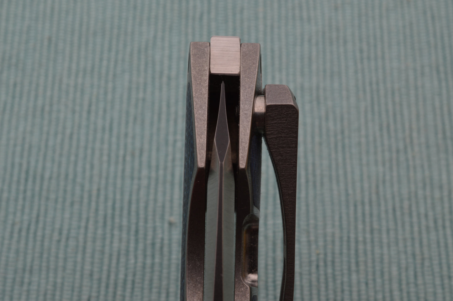 Direware SOLO Flipper, Blue Silver Twill Inserts, Satin Blade Black Ceramic Flats