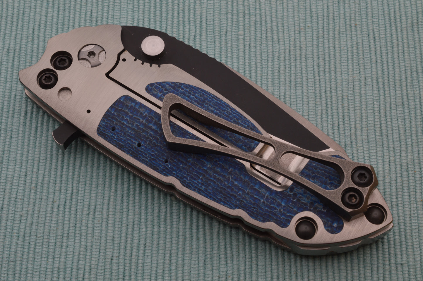 Direware SOLO Flipper, Blue Silver Twill Inserts, Satin Blade Black Ceramic Flats