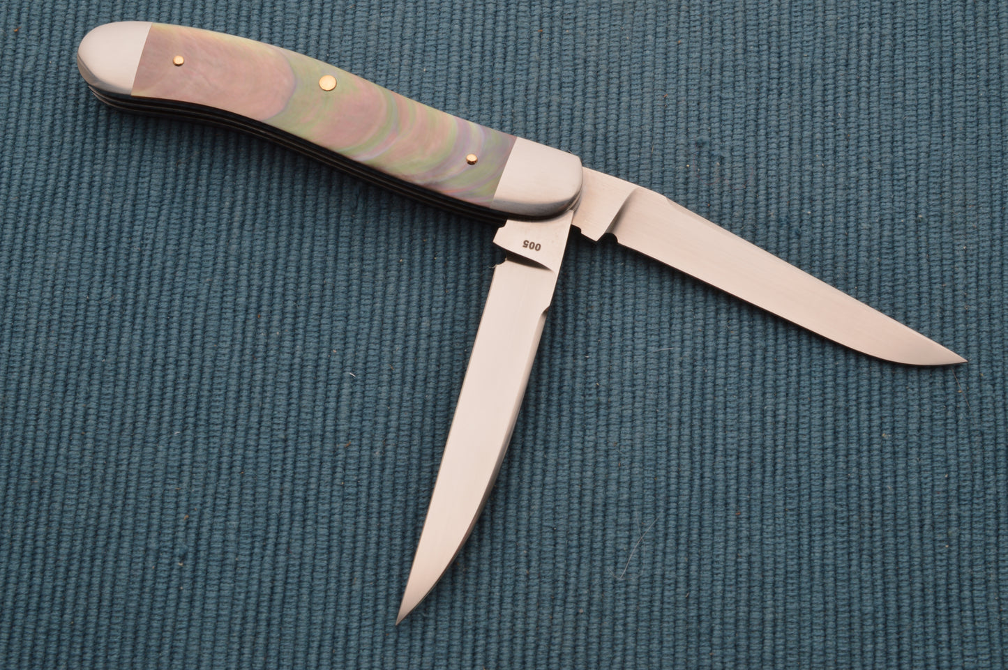 Tom Overeynder 2-Blade Serpentine Trapper, Black Lip Pearl and Gold Hardware