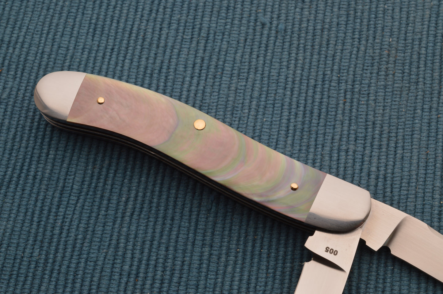 Tom Overeynder 2-Blade Serpentine Trapper, Black Lip Pearl and Gold Hardware