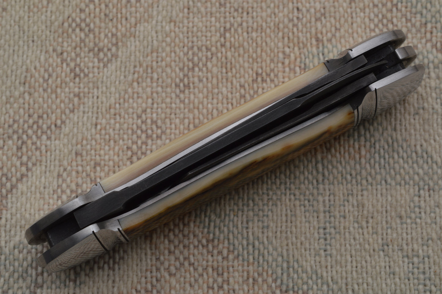 Bill Ruple Damascus Split-Back 3-Blade Canoe Whittler, Fossilized Scales