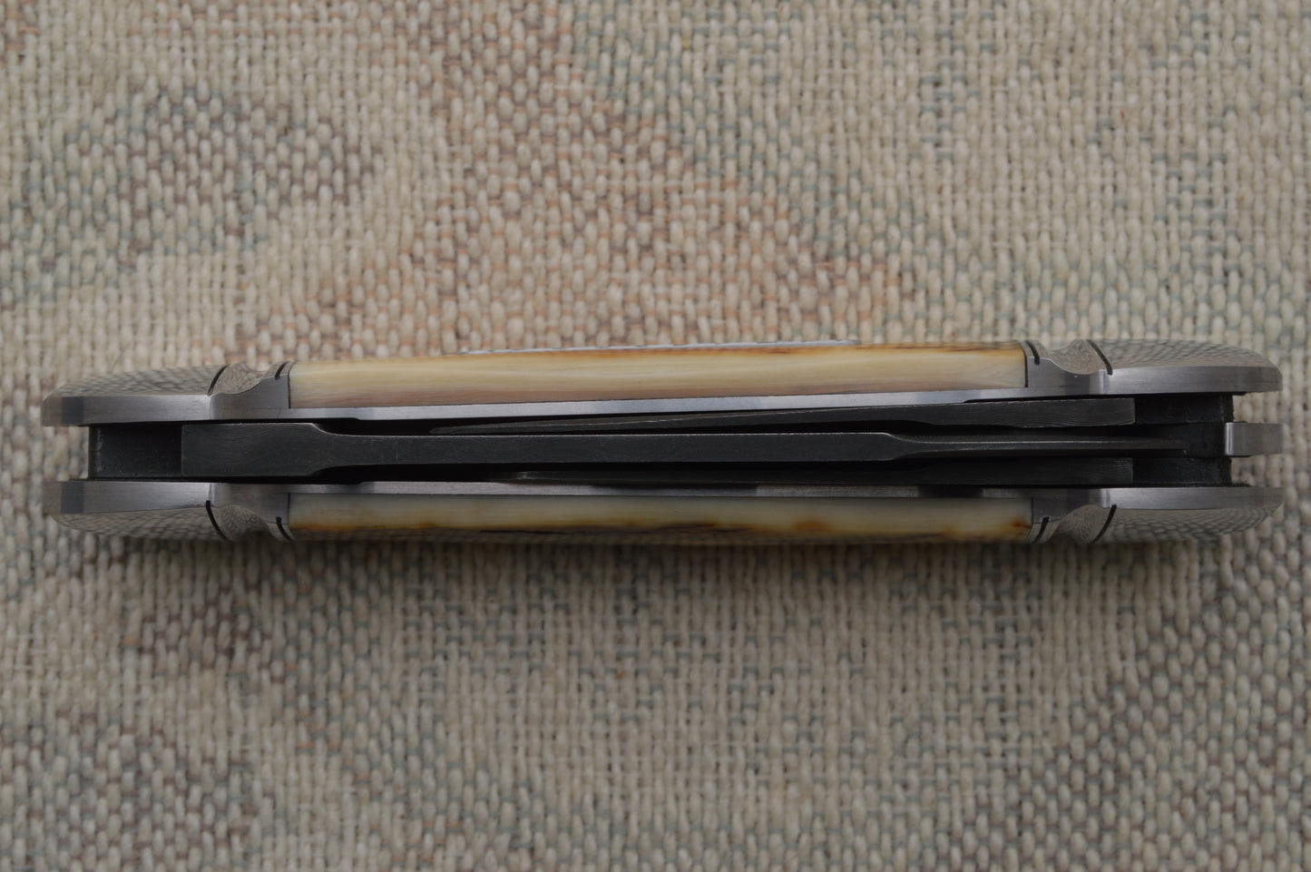 Bill Ruple Damascus Split-Back 3-Blade Canoe Whittler, Fossilized Scales