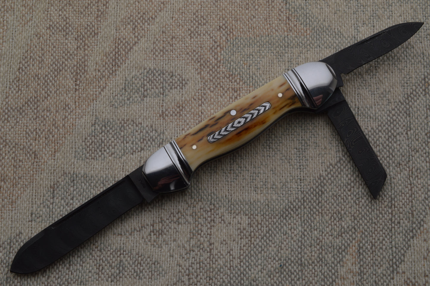 Bill Ruple Damascus Split-Back 3-Blade Canoe Whittler, Fossilized Scales