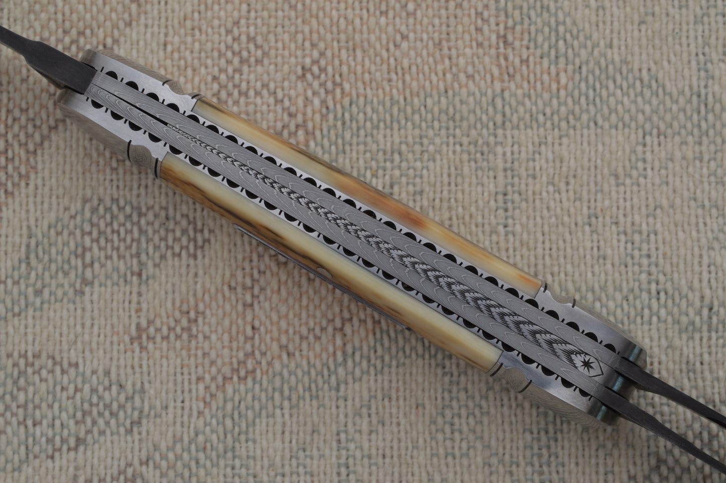 Bill Ruple Damascus Split-Back 3-Blade Canoe Whittler, Fossilized Scales