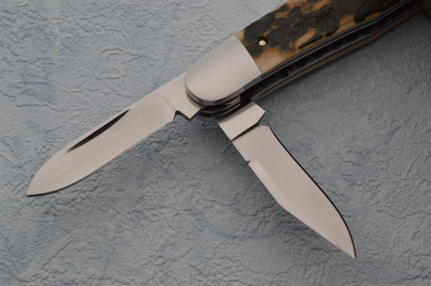 Luke Swenson 3-Blade Swell Center Split-Back Whittler, Premium Fossil Slip-Joint Folding Knife