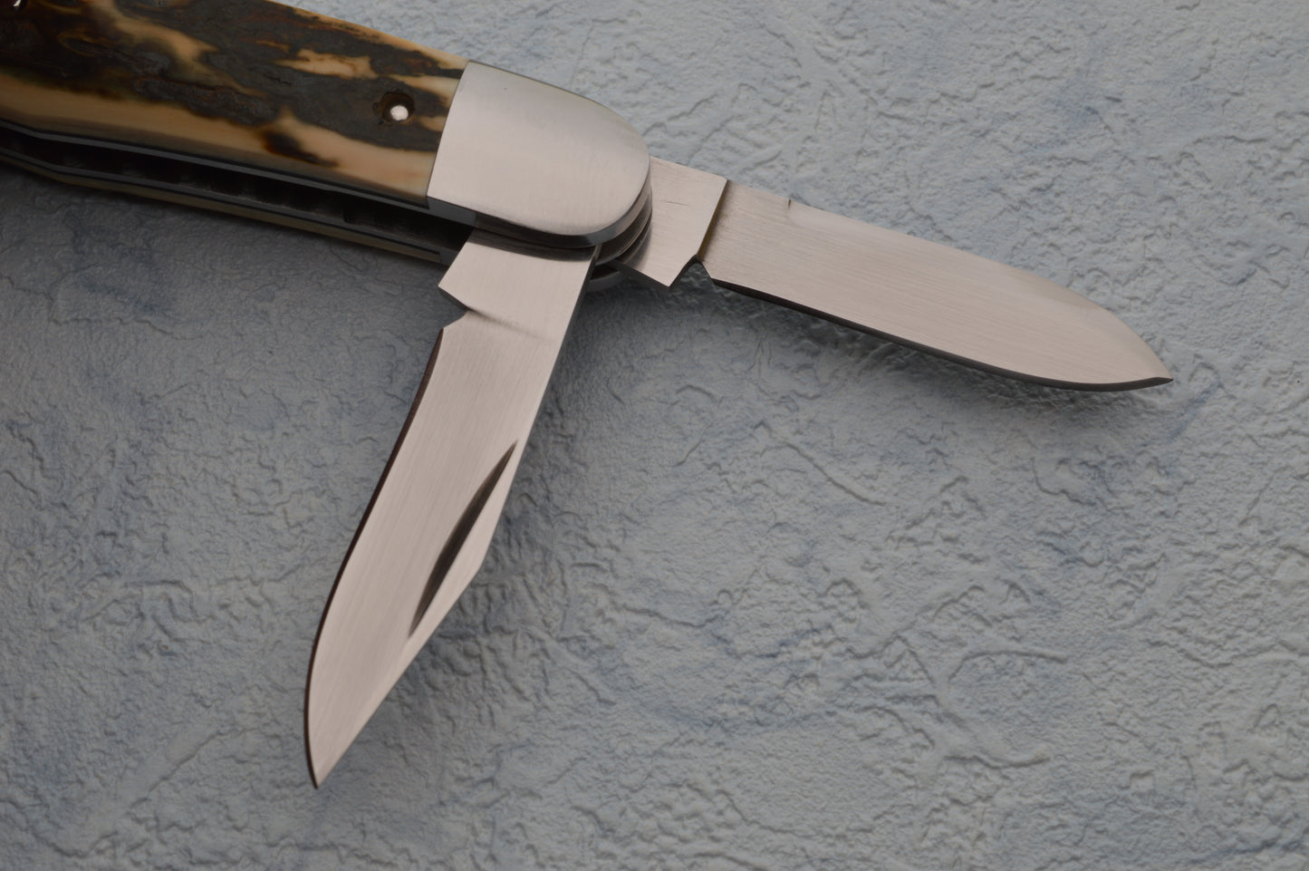 Luke Swenson 3-Blade Swell Center Split-Back Whittler, Premium Fossil Slip-Joint Folding Knife