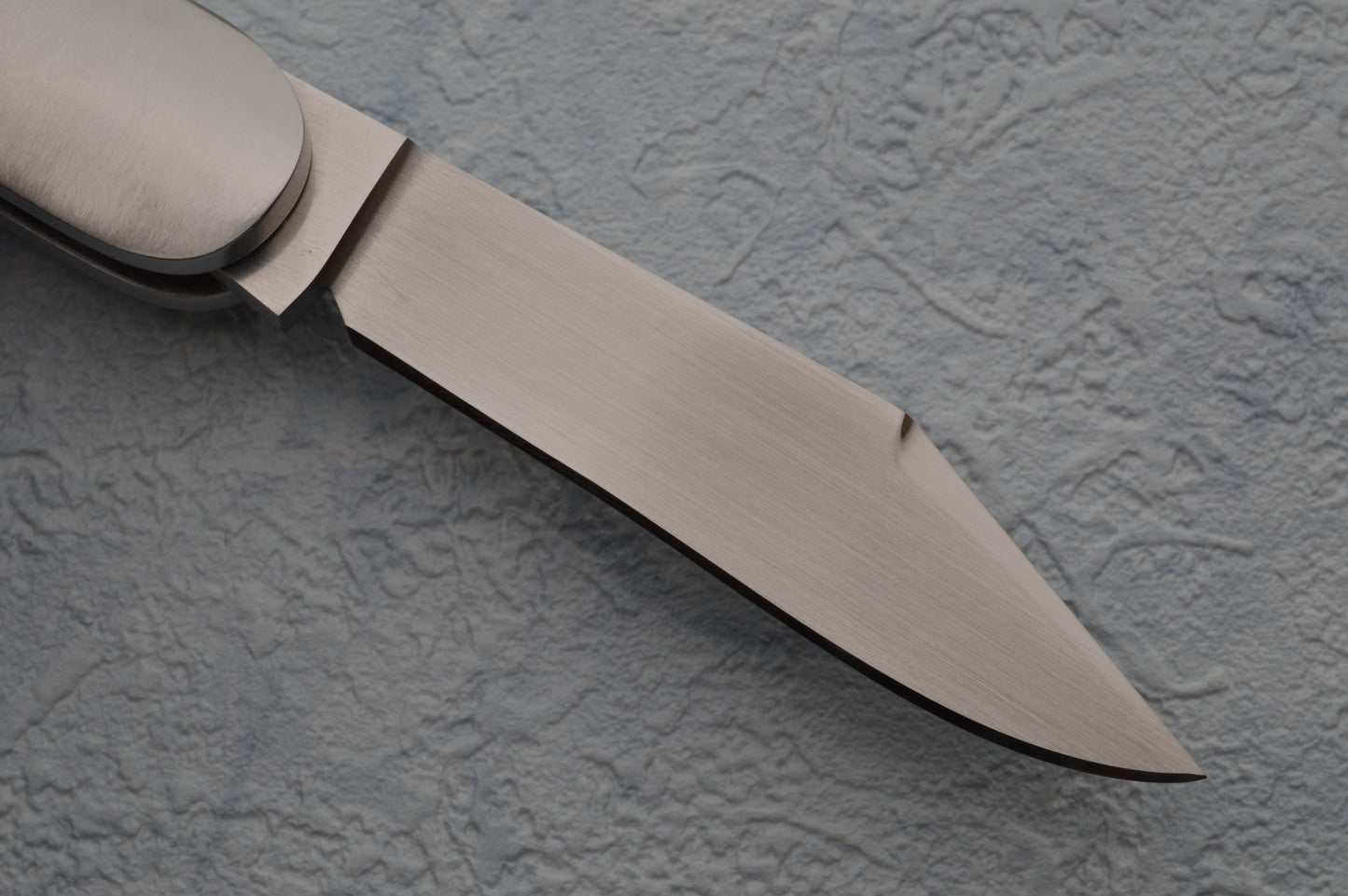 Luke Swenson 3-Blade Swell Center Split-Back Whittler, Premium Fossil Slip-Joint Folding Knife