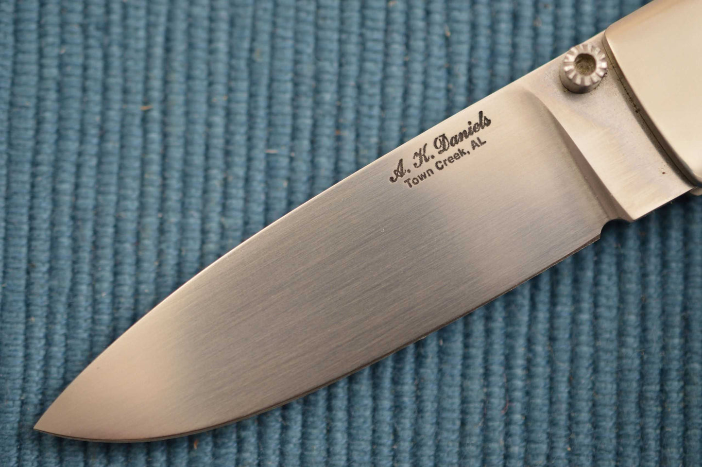 Alex Daniels Lock-Back Gents Folder, Pearl Escutcheons (SOLD)