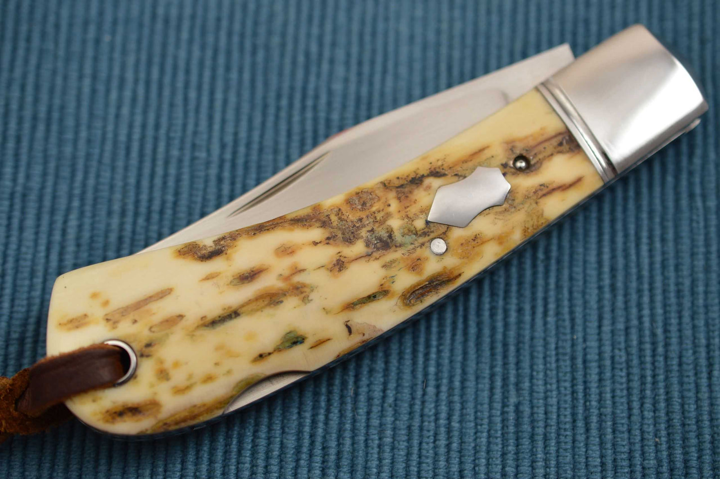 Toby Hill Lock-Back Trapper, Fossilized Scales, File-Work, 2019 Blade Show (SOLD)