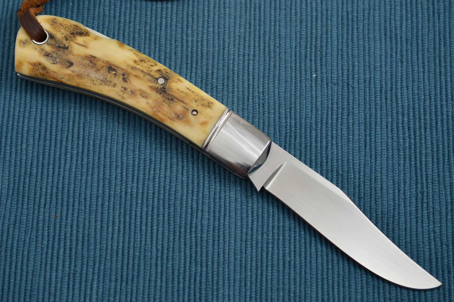 Toby Hill Lock-Back Trapper, Fossilized Scales, File-Work, 2019 Blade Show (SOLD)